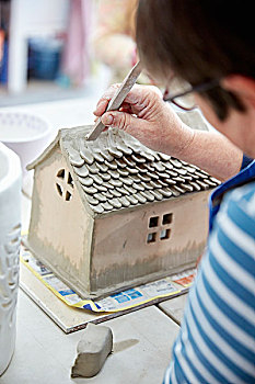 女人,制陶,小,工具,创作,屋顶,特写,粘土,模型,房子