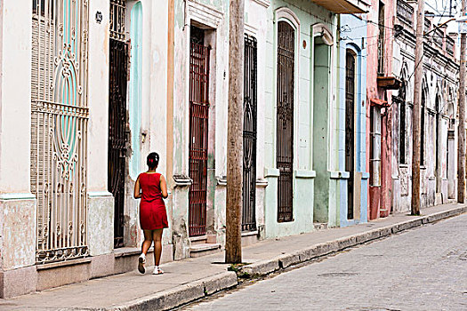 女人,人行道,街景,排,彩色,房子,卡马圭,古巴