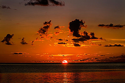 日落,苏拉威西岛,印度尼西亚,亚洲