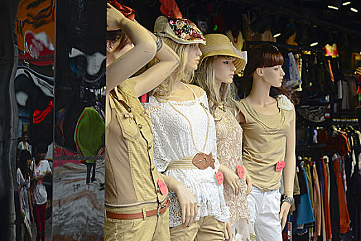 中山路步行街,碧高时装店门口的塑料模特,广东广州