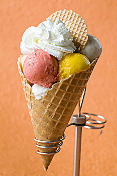 水果冰淇淋,奶油,威化蛋筒