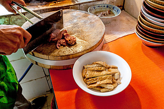北京,门框卤煮,料足味鲜传承百年,当年鲁迅是门框胡同小吃街的常客