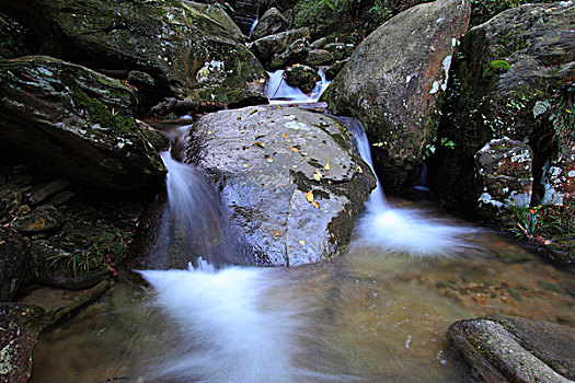 山泉,溪水,岩石