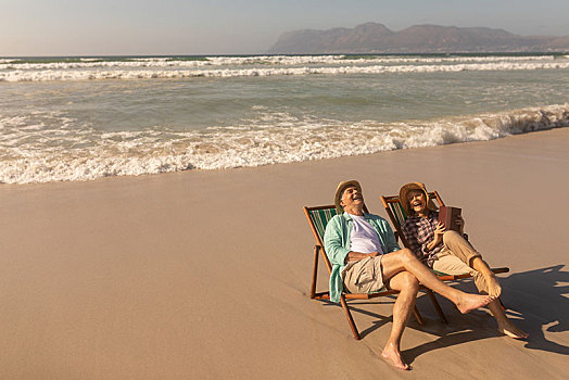 老年,夫妻,乐趣,放松,沙滩椅,海滩