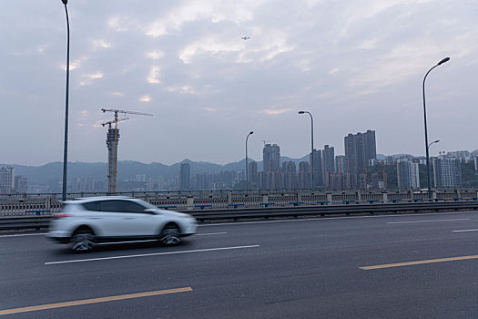 重庆渝中区长江大桥及周边景观