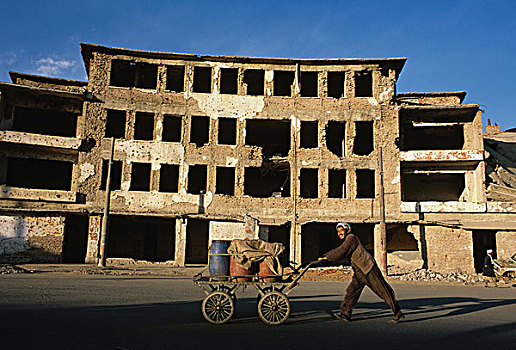 男人,推,手推车,装载,金属,容器,建筑,毁坏,种族,冲突,喀布尔