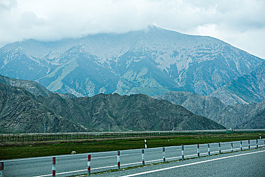 公路山峰