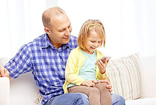 家庭,孩子,亲子,科技,互联网,概念,高兴,父亲,女儿,智能手机,在家