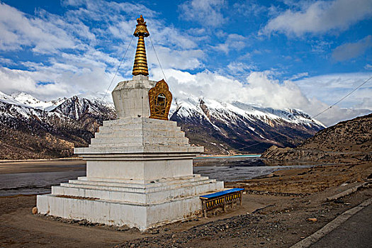 西藏林芝然乌湖