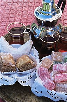 果仁蜜饼,土耳其快乐糖,薄荷茶