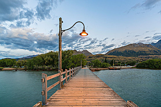 码头,灯柱,黄昏,皇后镇,湖区,奥塔哥地区,南岛,新西兰