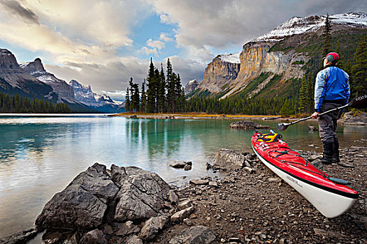 加拿大,艾伯塔省,海洋,皮划艇手,漂流,岸边,岛屿,玛琳湖,碧玉国家公园