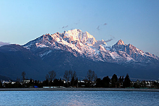 丽江与雪山