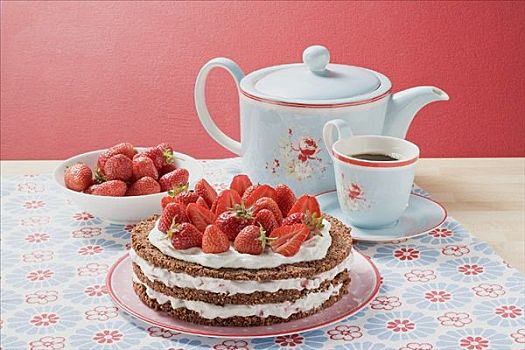草莓奶油,蛋糕,咖啡