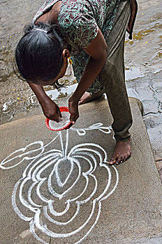 印度女人,制作,绘画,正面,家,稻米,花,泰米尔纳德邦,印度