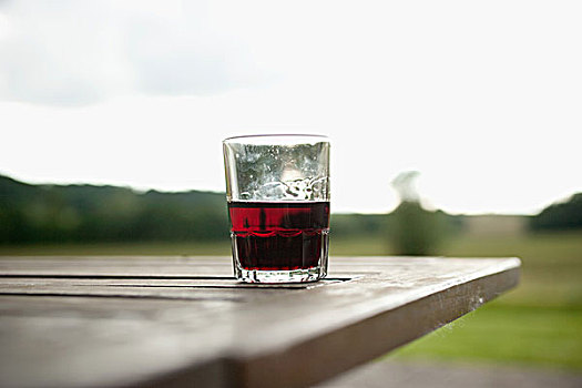 饮料,大玻璃杯,野餐桌
