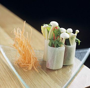 糯米纸卷,蔬菜,金针菇