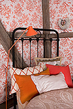 橙色,复古,落地灯,靠近,黑色,金属,床,收集,散落,垫子,壁纸,图案,珊瑚