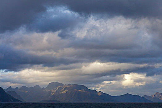 风暴,亮光,云,山,海岸,海洋,罗弗敦群岛,北方,挪威