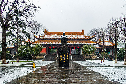 2019年的第一场雪中朝天宫