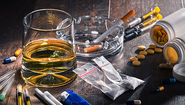 瘾性物品,酒,香烟,药品
