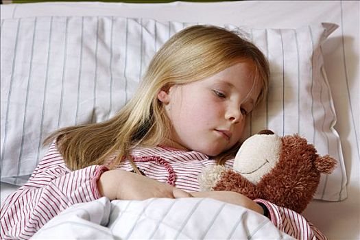 女孩,7岁,睡觉,床上,泰迪熊