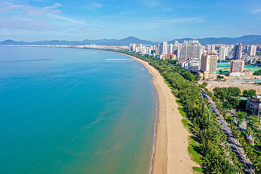 航拍海南三亚湾旅游度假区海水浴场椰林沙滩