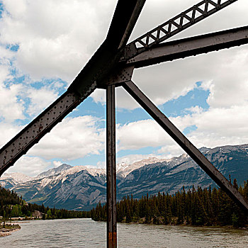 桥,阿萨巴斯卡河,碧玉国家公园,艾伯塔省,加拿大
