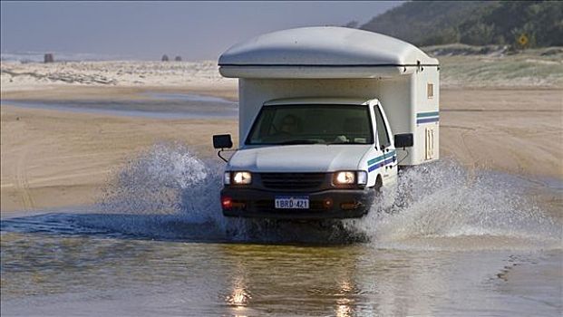 野外,露营者,四驱车,驾驶,水,海滩,弗雷泽岛,昆士兰,澳大利亚