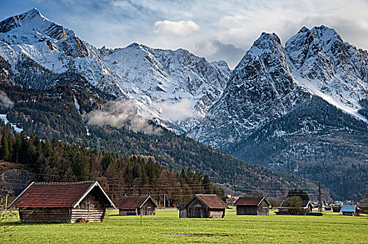 巴伐利亚阿尔卑斯山,德国,小屋,雪,山