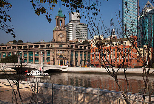 上海苏州河畔的邮政大楼河滨大楼和四川路桥乍浦路桥