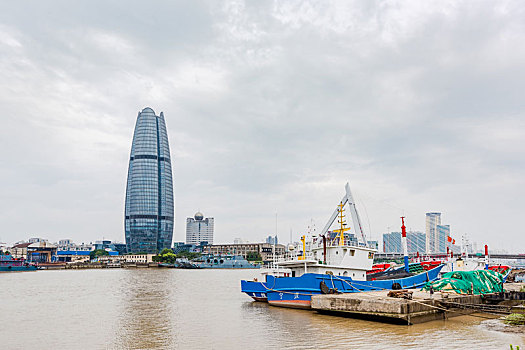 宁波甬江码头与宁波财富中心
