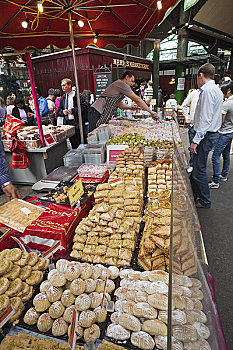 英格兰,伦敦,南华克,博罗市场,土耳其食品,货摊,果仁蜜饼