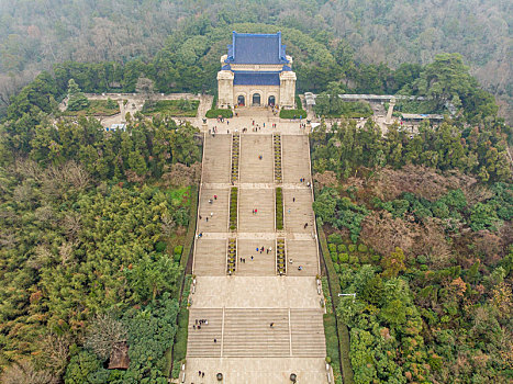 航拍雾霭中的江苏南京中山陵