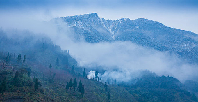 西岭雪山大雪的美丽风景