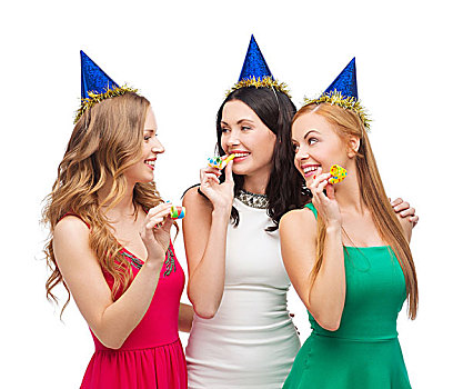 庆贺,朋友,单身派对,生日,概念,三个,微笑,女人,穿,蓝色,帽子,吹