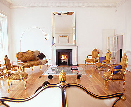 起居室,镀金,老式,椅子,铬合金,玻璃,桌子,木地板,大,镜子,上方,照亮,壁炉