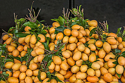 泰国清迈古城里的水果市场---小芒果