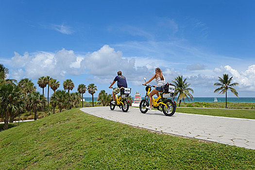 情侣,骑,电,自行车,南,公园,南海滩,迈阿密,佛罗里达,美国,北美