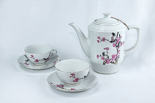 红梅喜鹊陶瓷白釉茶具套装静物品