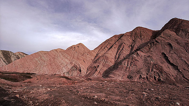 新疆网红公路省道s101百里丹霞之赤色山体