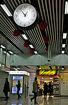杭州地铁候车大厅便利店