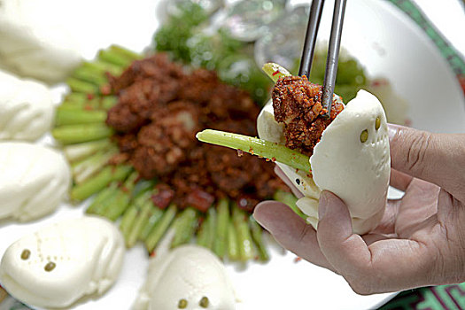 百姓厨房的辣子一道菜,做成蟾蜍形状的花馍,陕西西安