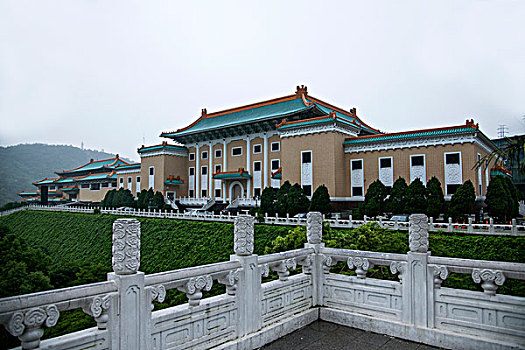 台湾台北市雨后的故宫博物院