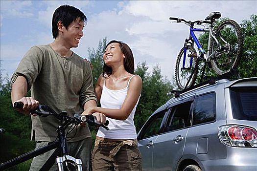 男人,自行车,女人,站立,靠近,运动型多功能车,背景