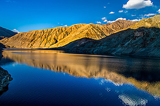 新疆,山,湖泊,蓝天,白云,倒影,傍晚,光线