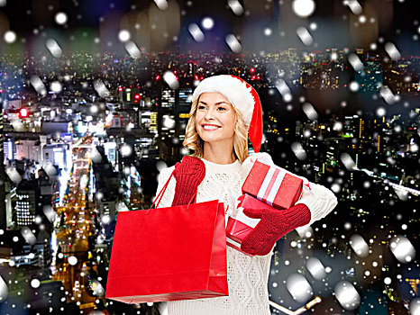 高兴,寒假,圣诞节,人,概念,微笑,少妇,圣诞老人,帽子,礼盒,购物袋,上方,雪,夜晚,城市,背景