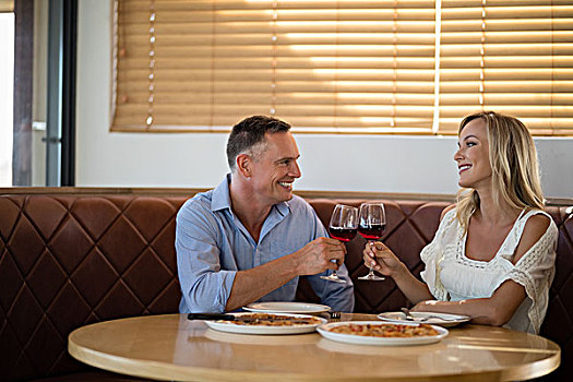 幸福伴侣,祝酒,葡萄酒杯,食物,餐馆