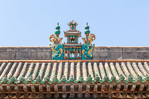 古建筑正脊彩色琉璃雕塑,山西省平遥古城城隍庙