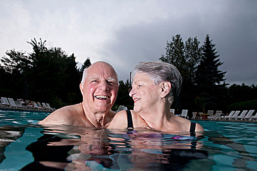 老人,情侣,游泳,游泳池